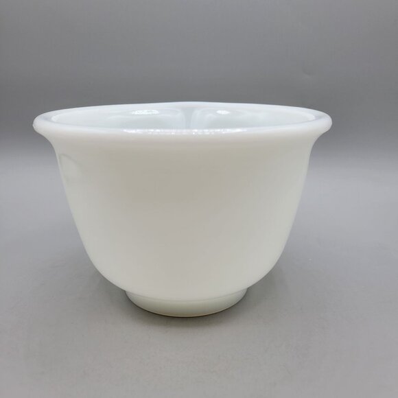 1930s Hamilton Beach Milk Glass Mixing Bowl With Spout White Vintage Bakeware - Picture 4 of 7